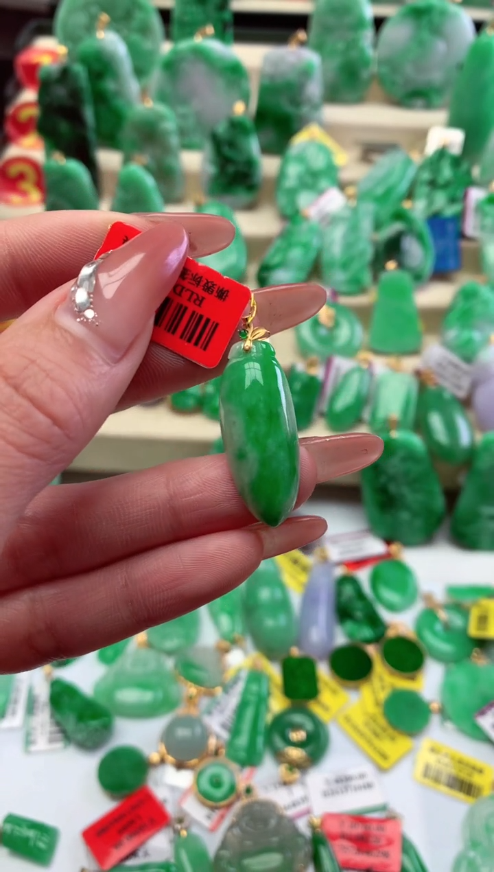【闪购商品】翡翠吊坠(不含链)18K金镶嵌挂件