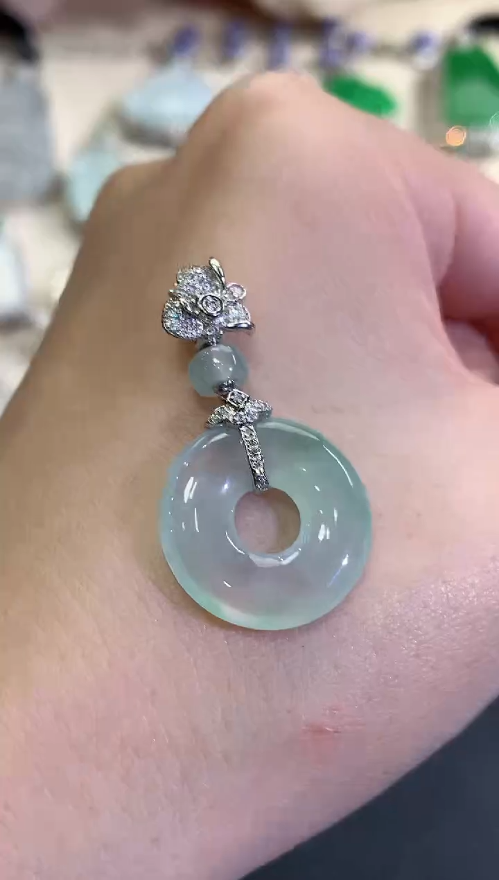 吊坠(不含链)18K金镶嵌翡翠冬日珠宝E10