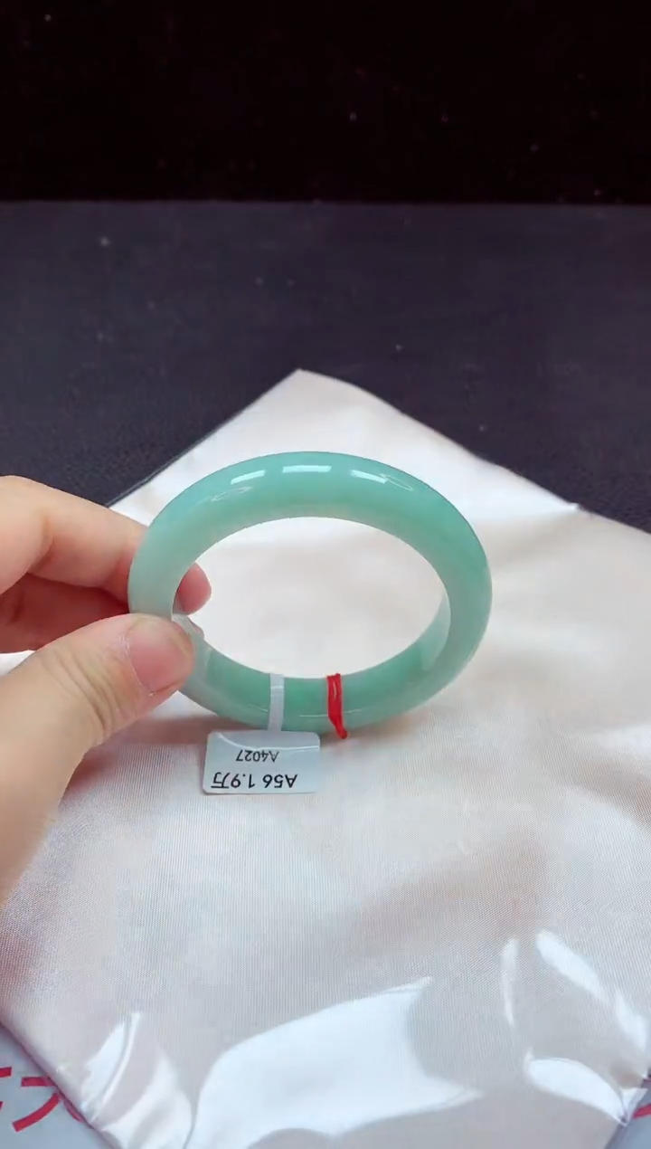 【闪购商品】翡翠手镯未镶嵌镯子56+