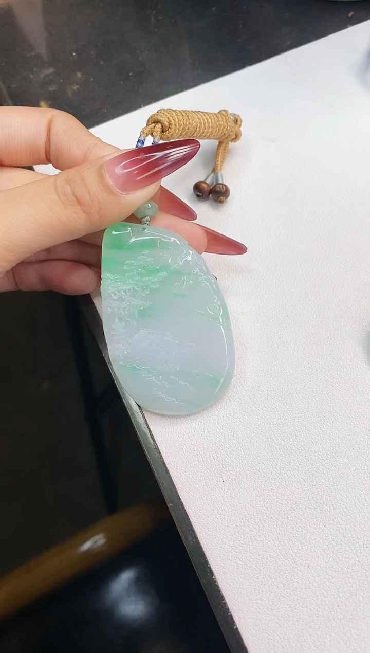 【闪购商品】翡翠颈饰未镶嵌山水牌