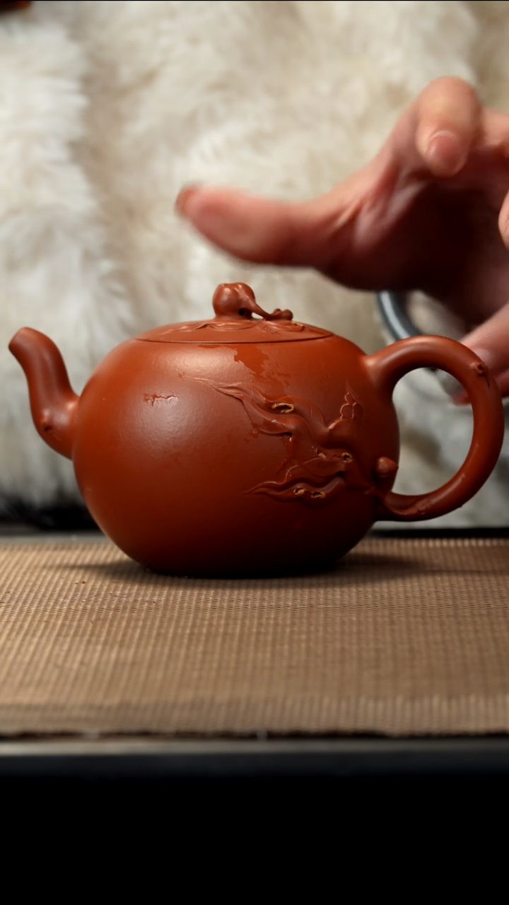 紫砂茶盏朱泥贴叶一粒珠