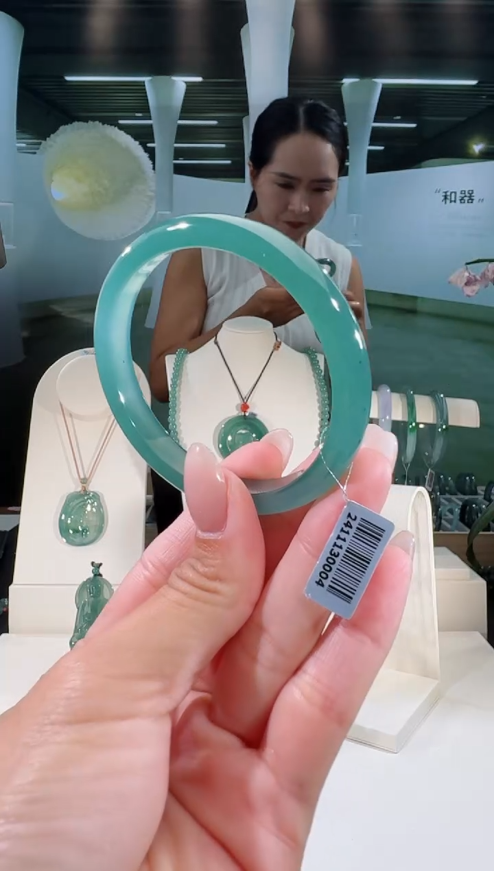 翡翠手镯未镶嵌52圈