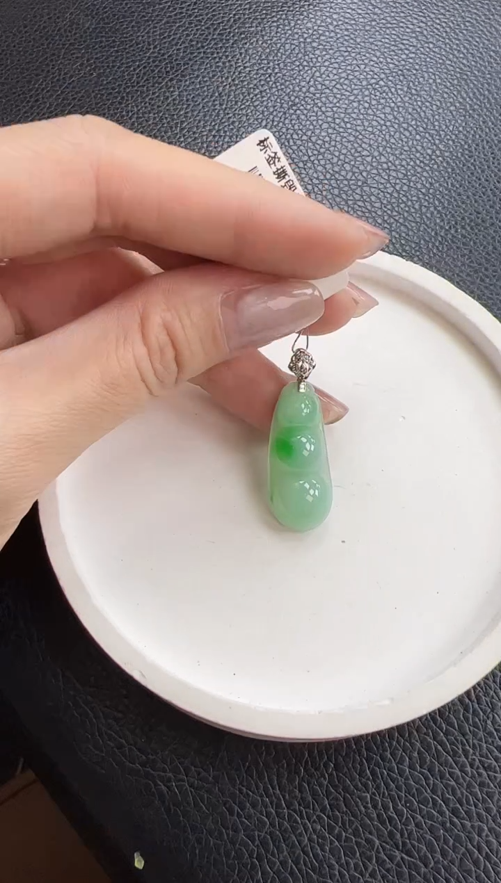 【闪购商品】翡翠颈饰18K金镶嵌福豆