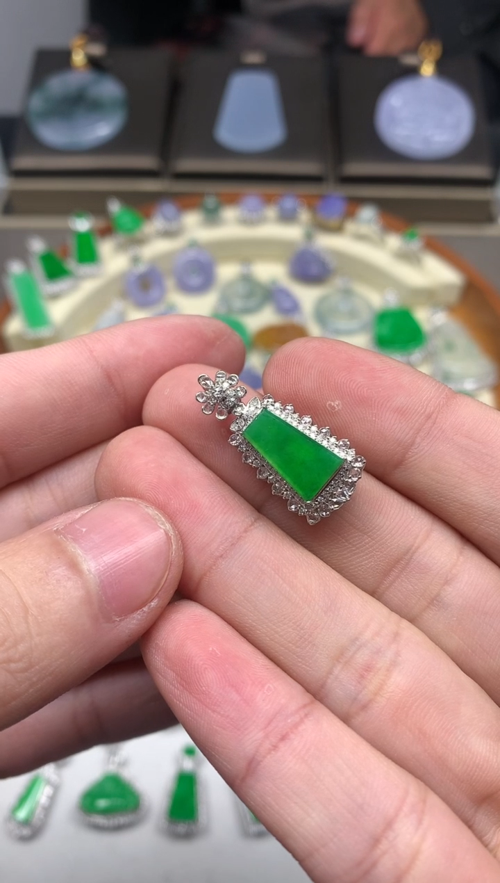 【闪购商品】翡翠颈饰18K金镶嵌挂件