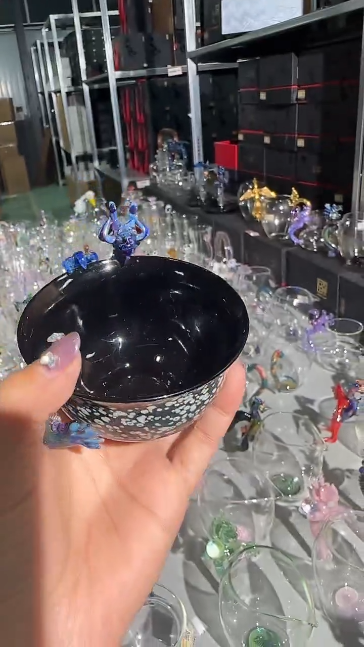 晶焱穿云龙压手杯