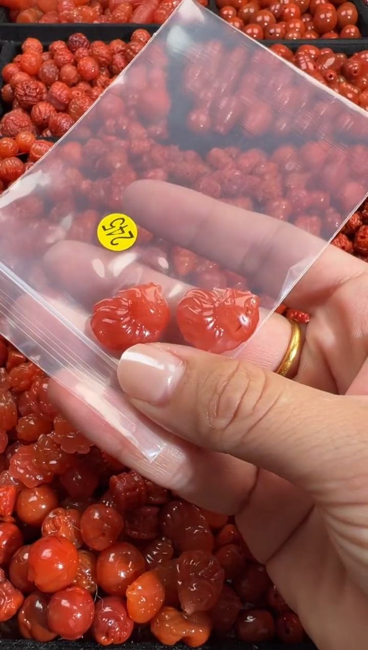 颈饰未镶嵌南红玛瑙1