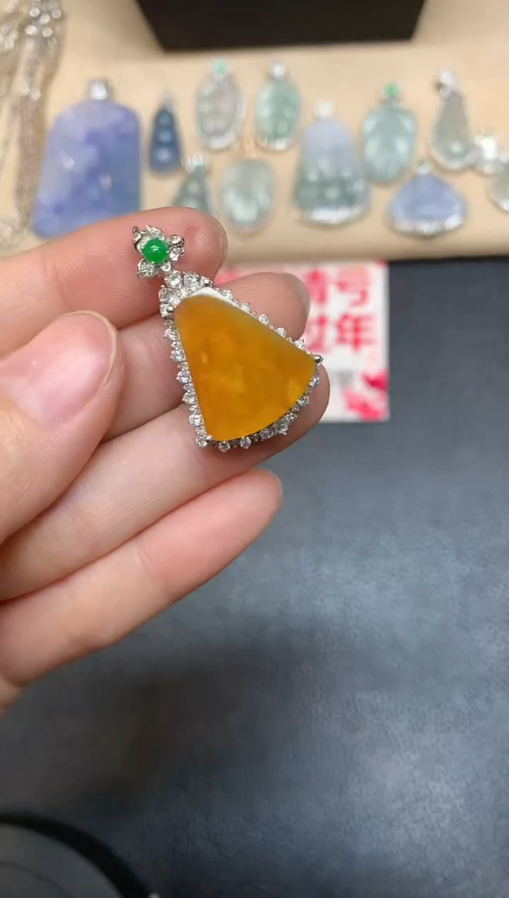 【闪购商品】翡翠吊坠(不含链)18K金镶嵌无事牌【无服务费