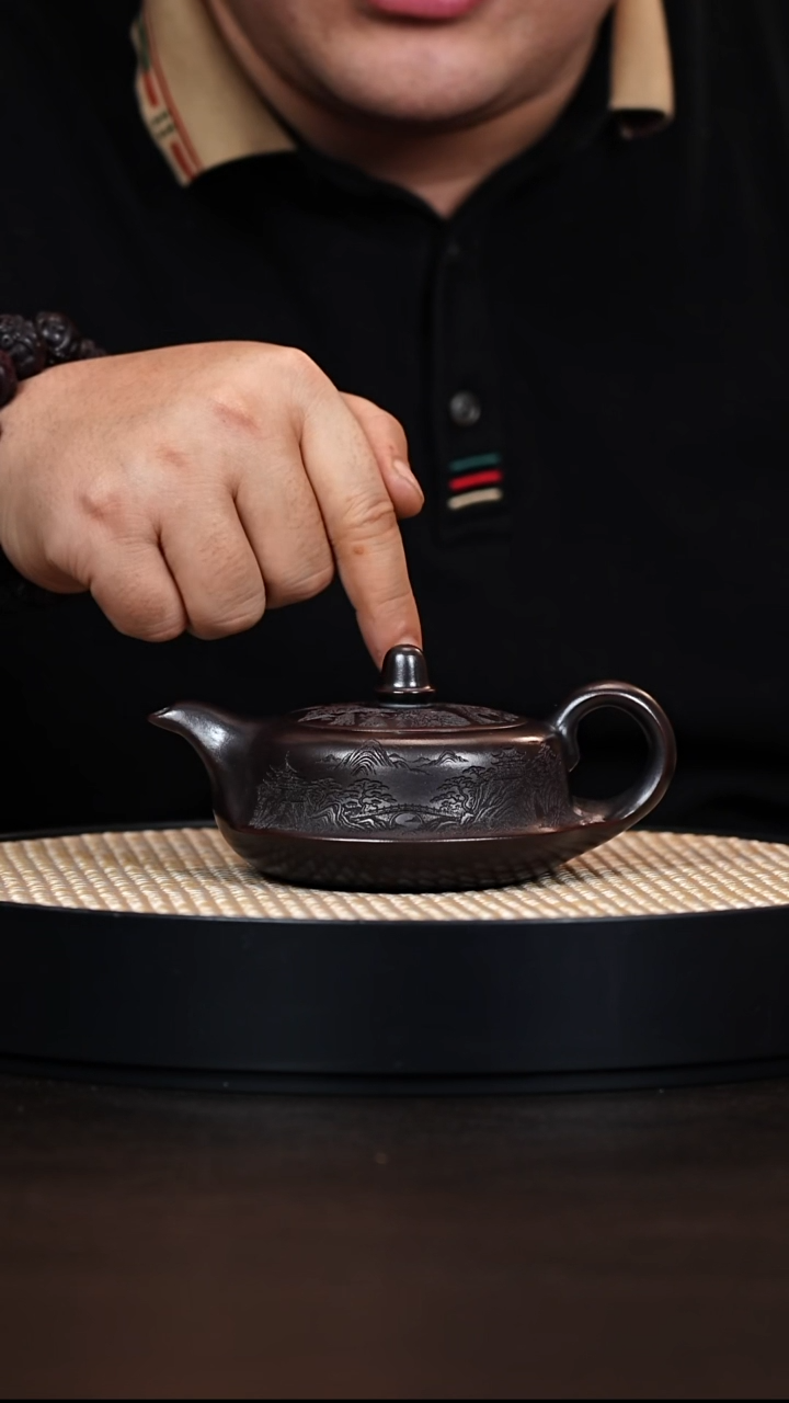 茶壶紫砂曲壶  乌金泥