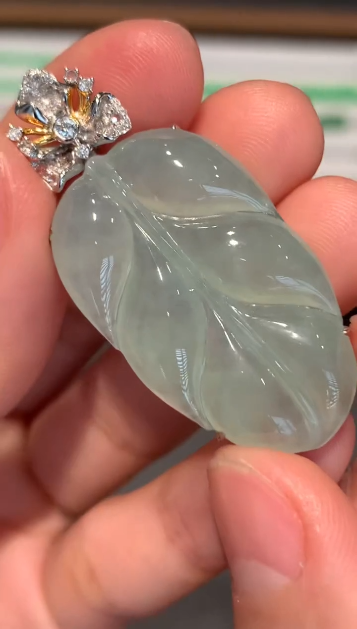 【闪购商品】翡翠吊坠(不含链)18K金镶嵌5500