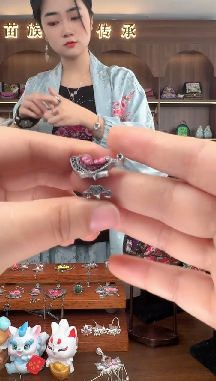 【闪购商品】织绣扶光苗绣传承49