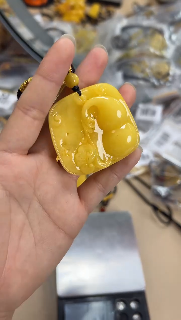 【闪购商品】琥珀裸石未镶嵌蜜蜡吊坠