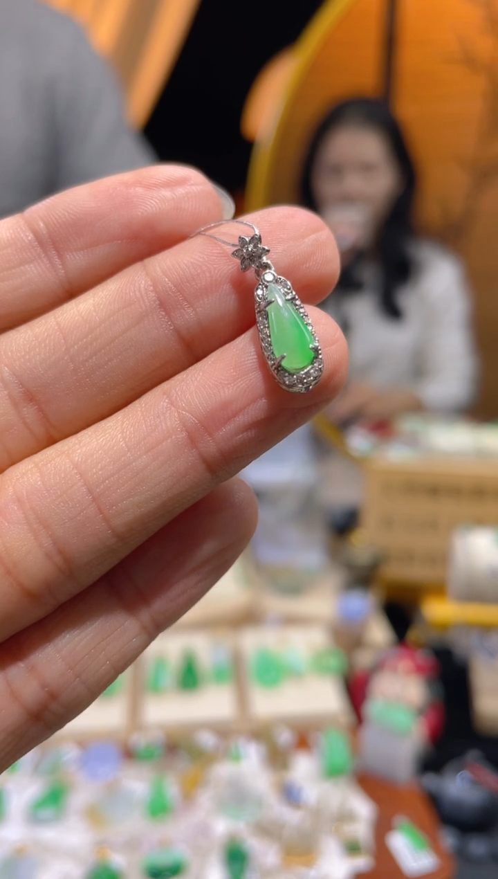 【闪购商品】翡翠颈饰未镶嵌百元以下不出证 