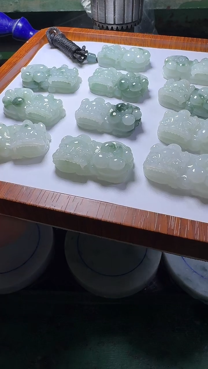 颈饰未镶嵌翡翠飘花貔貅多样性发一件