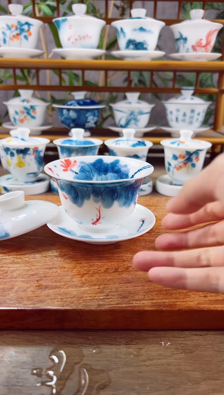 【闪购商品】微瑕线条莲150ml三才內绘盖碗