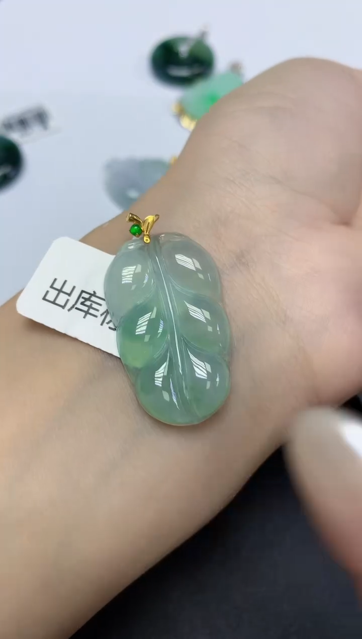 颈饰18K金镶嵌翡翠天然缅甸翡翠A货多样性发一件