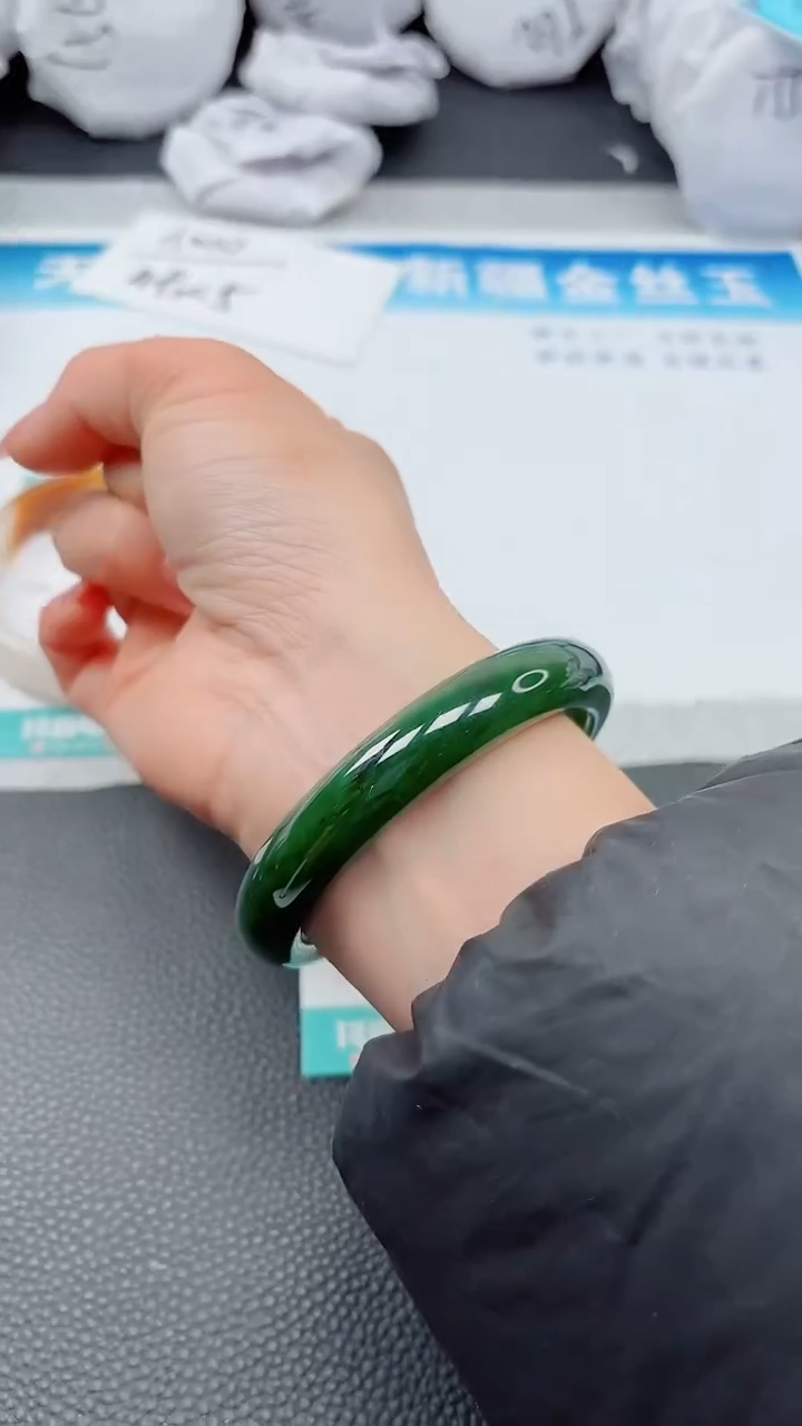 【闪购商品】和田玉手镯未镶嵌A181