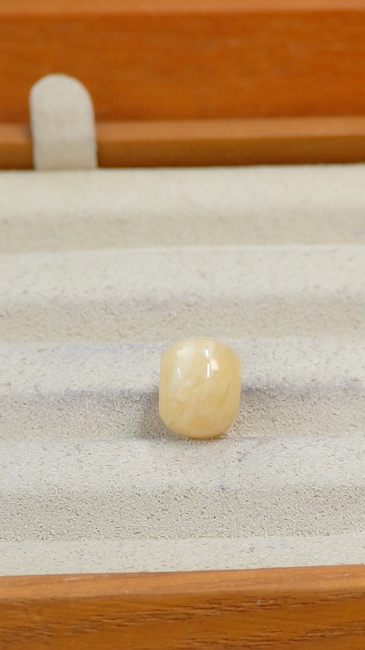 【闪购商品】蜜蜡裸石未镶嵌俄料微瑕0.858克