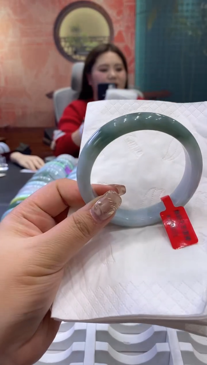 【闪购商品】翡翠手镯未镶嵌多人006355