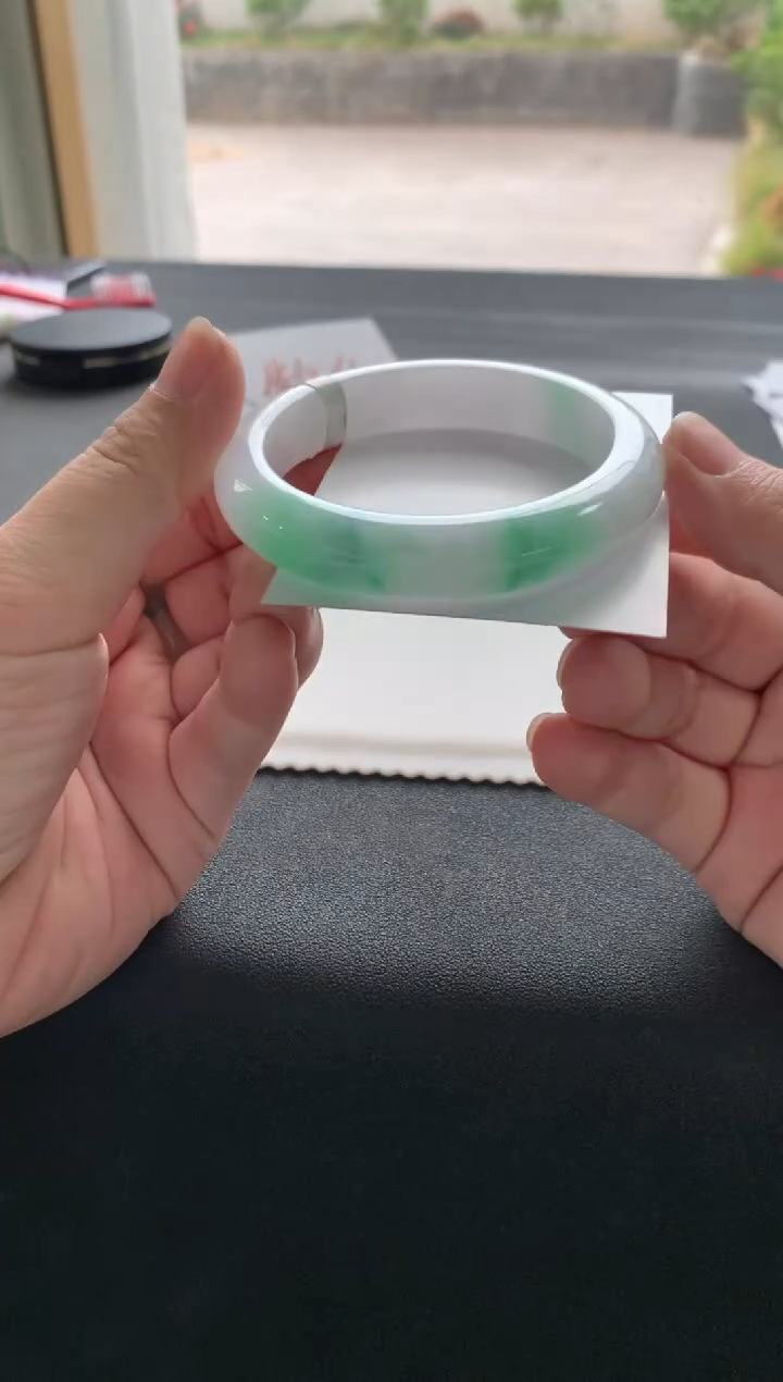 【闪购商品】翡翠手镯未镶嵌56.7正圈买断A5915