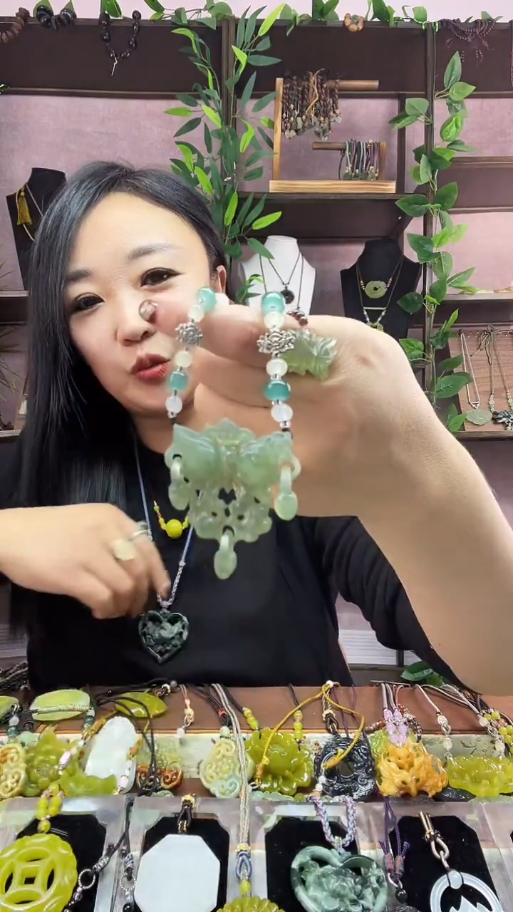 未镶嵌岫玉吊坠(赠链)未镶嵌 岫玉 吊坠(赠链)