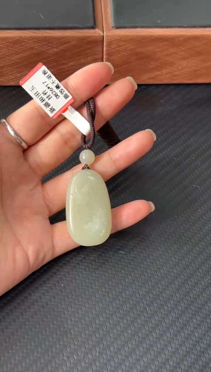 【闪购商品】和田玉未镶嵌吊坠(赠链)且末微色差迪克兰一细