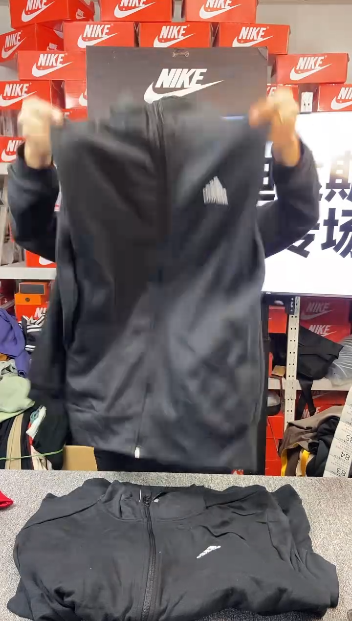 081编码 阿迪达斯外套 全新无暇 尺码175 直播间过款为准