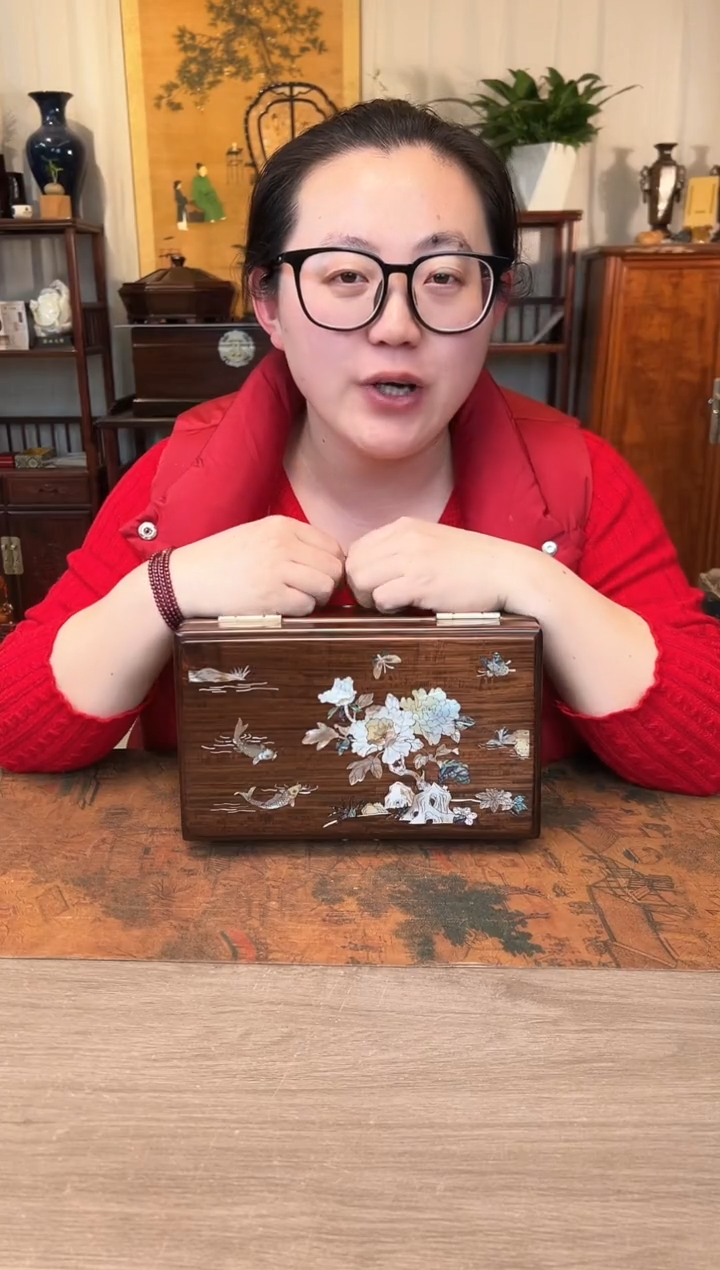 【闪购商品】红酸枝木类成套家具大红酸枝  嵌螺钿牡丹25.5