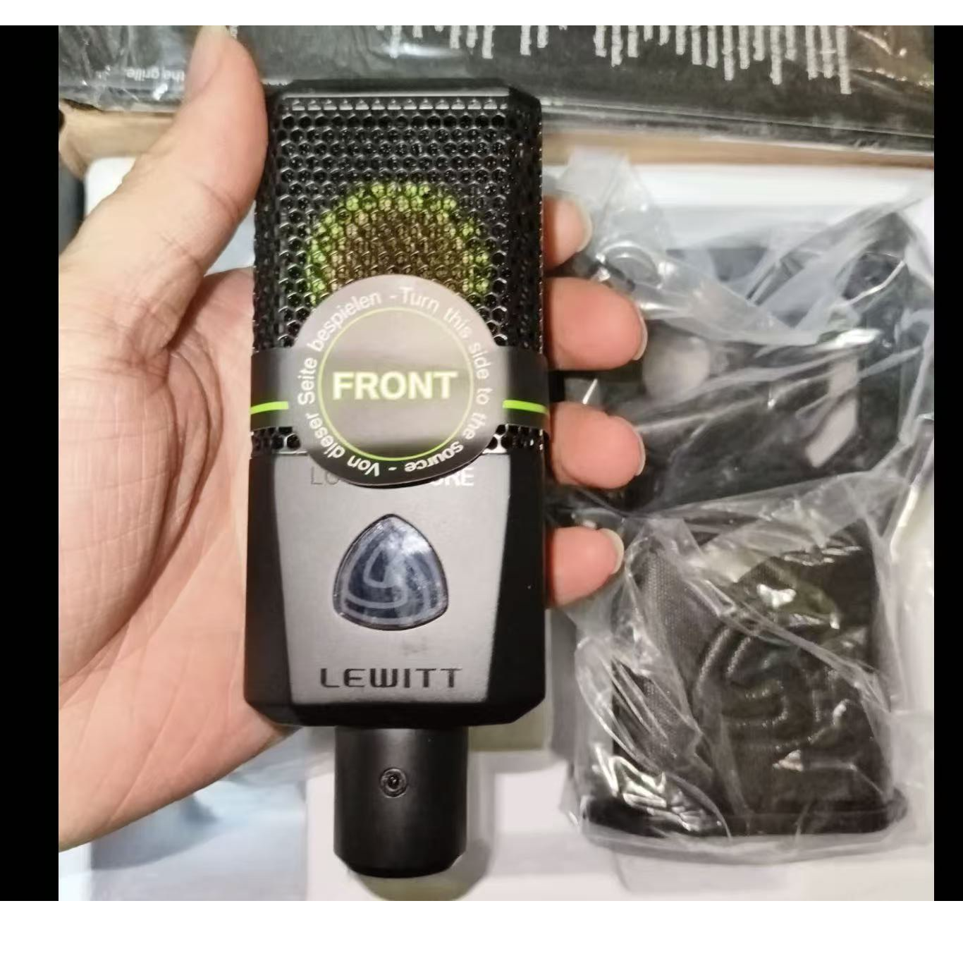 仅拆封莱维特440麦克风