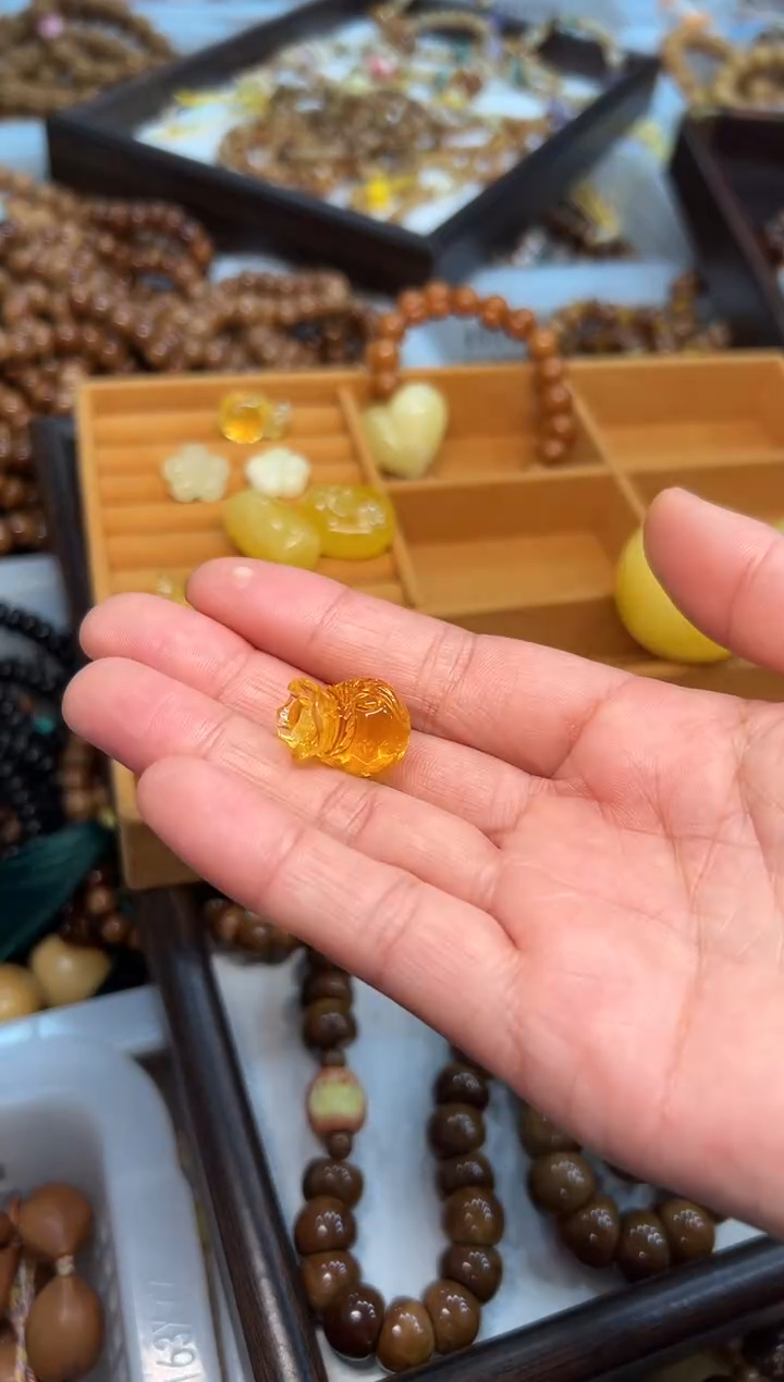 琥珀吊坠(赠链)未镶嵌就***阳钱袋1个2克