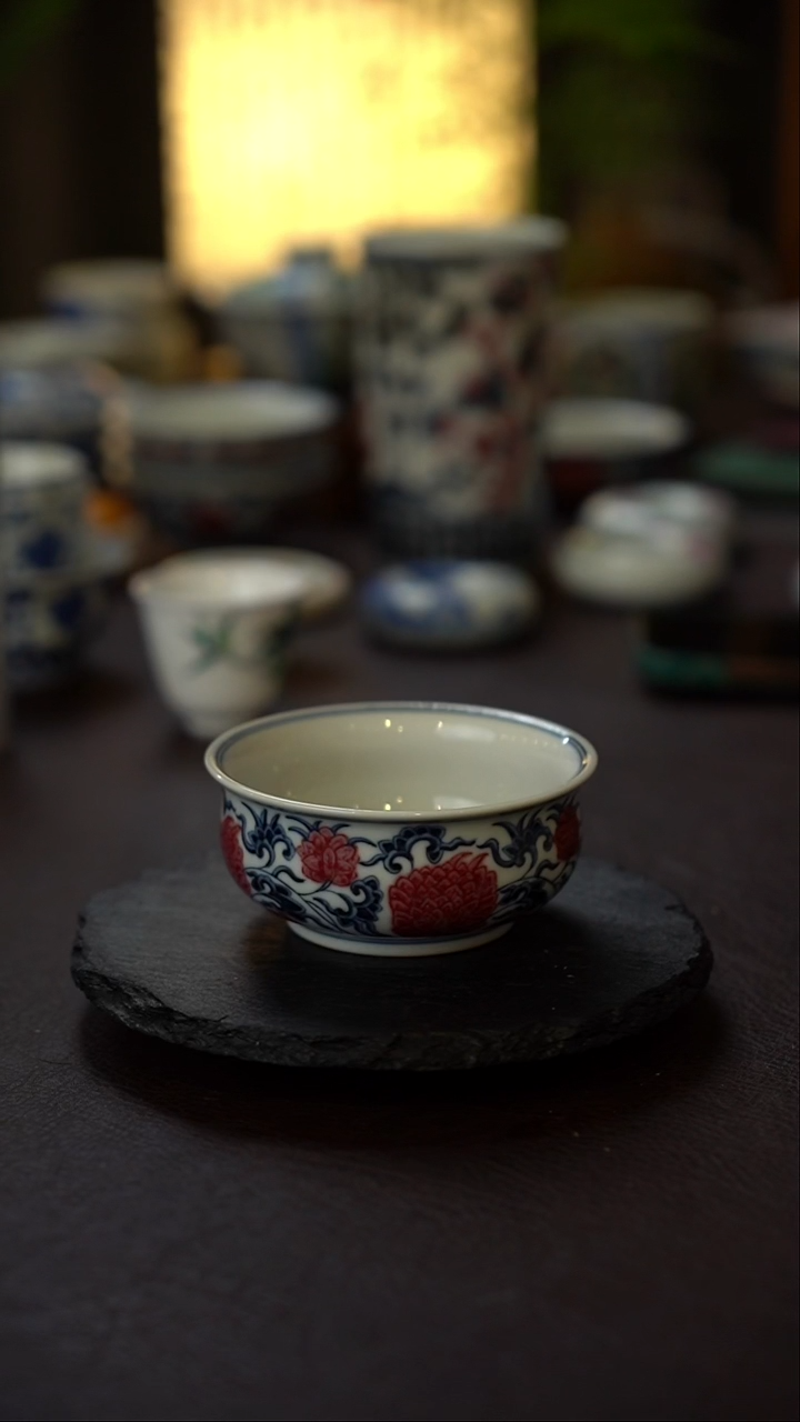 景德镇全手工手绘青花釉里红牡丹炉式杯