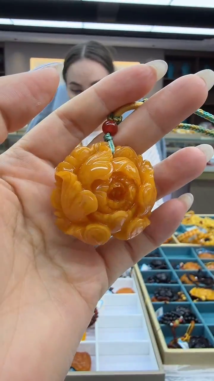 琥珀颈饰未镶嵌127秒拍号 假一罚三 
