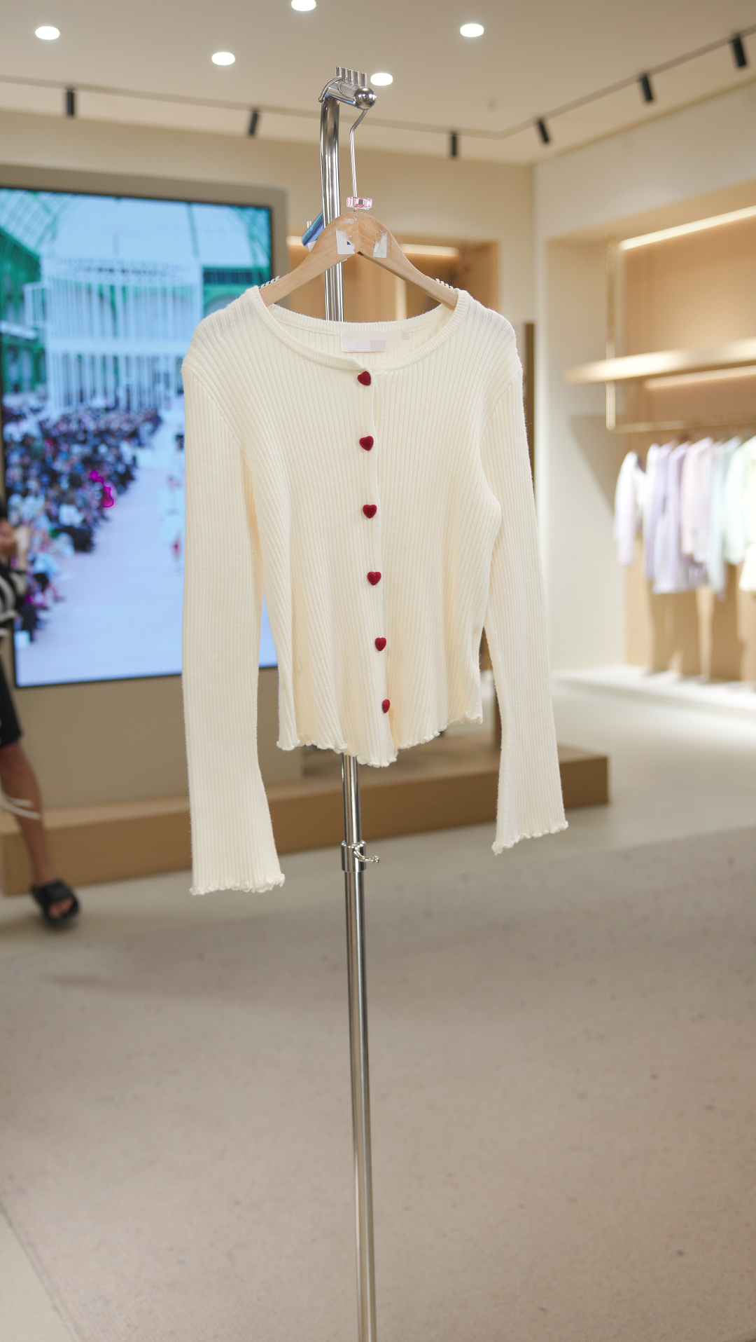 866-9129杏 气质长袖针织衫红色爱心扣时尚显瘦休闲百搭