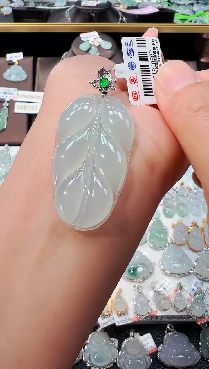 【闪购商品】翡翠吊坠(不含链)18K金镶嵌叶子吊坠982