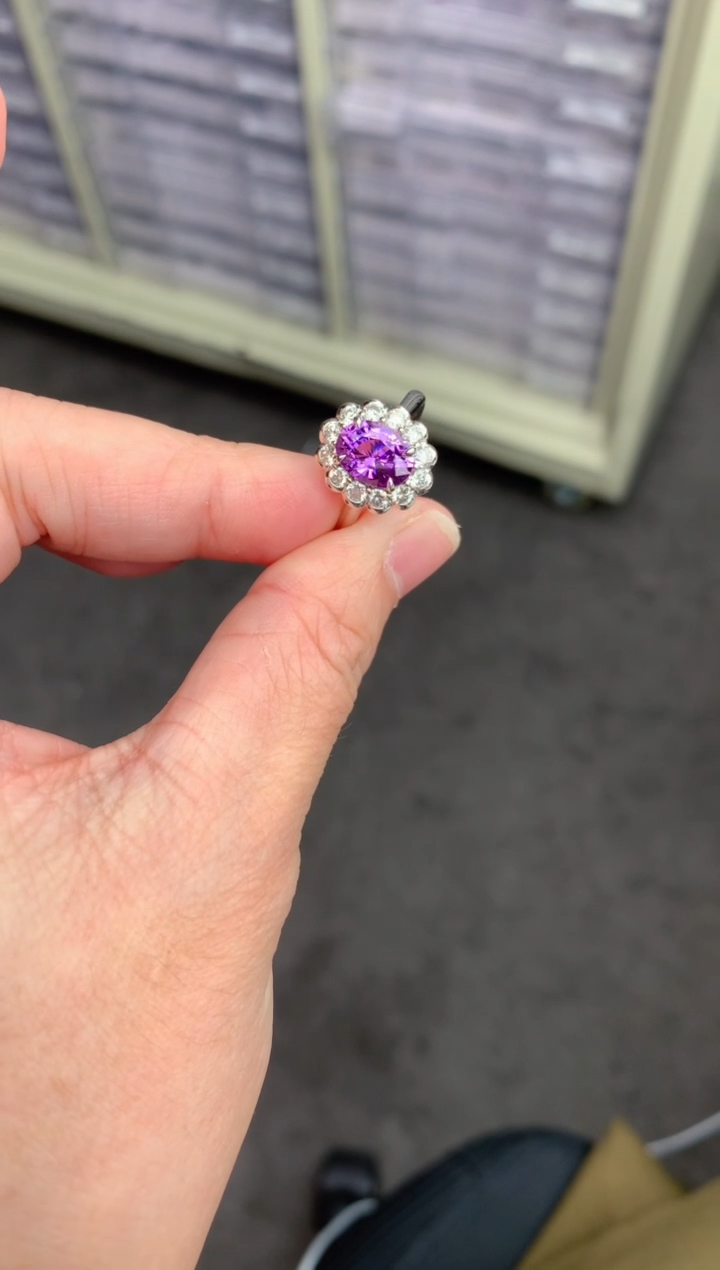 【闪购商品】彩色蓝宝石戒指18K金镶嵌2ct无烧紫蓝宝戒指