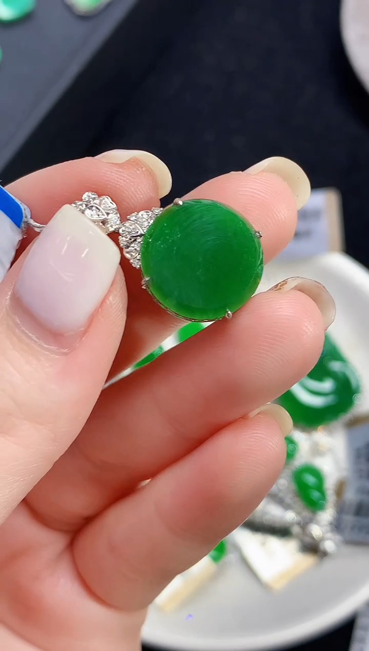 吊坠(不含链)18K金镶嵌翡翠L多样性发其一