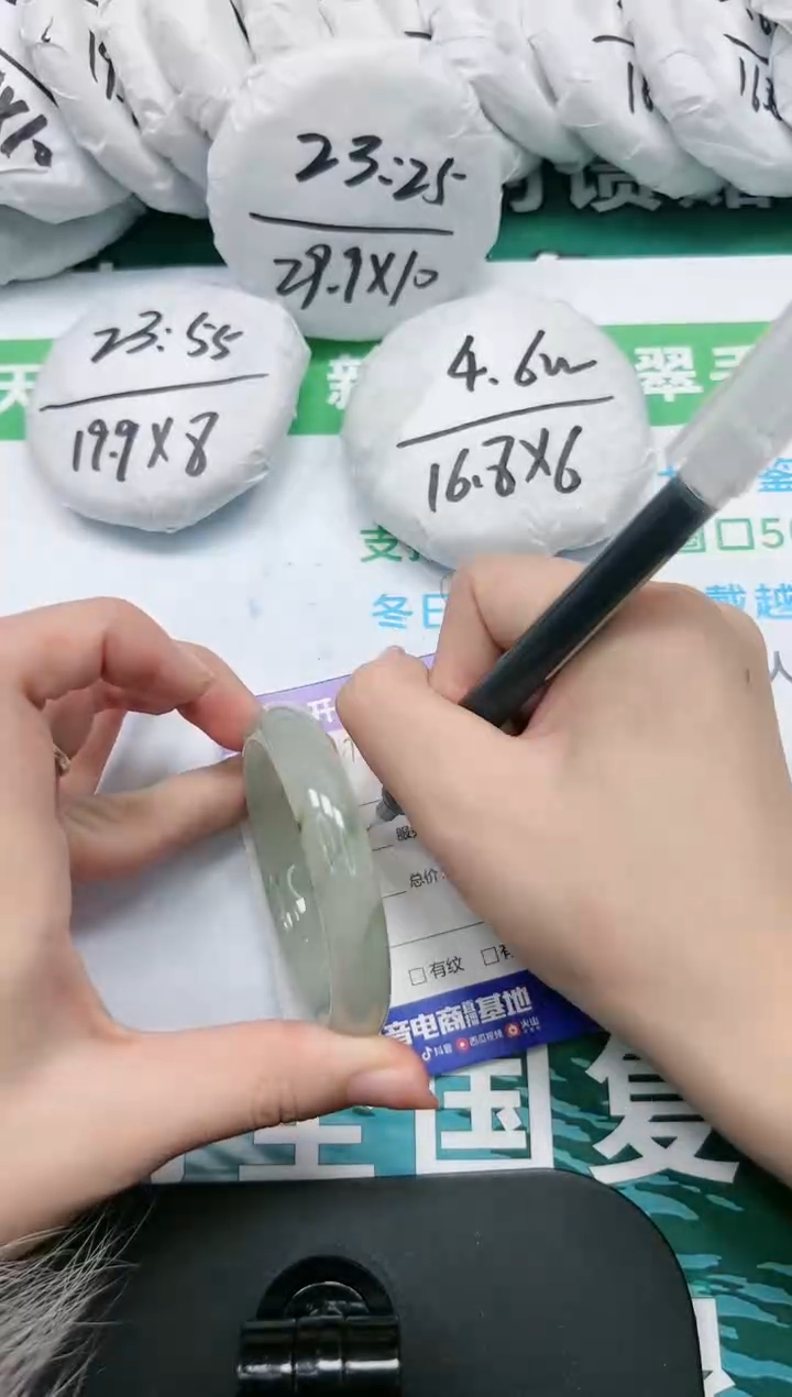 【闪购商品】石英质玉手镯未镶嵌K275-52