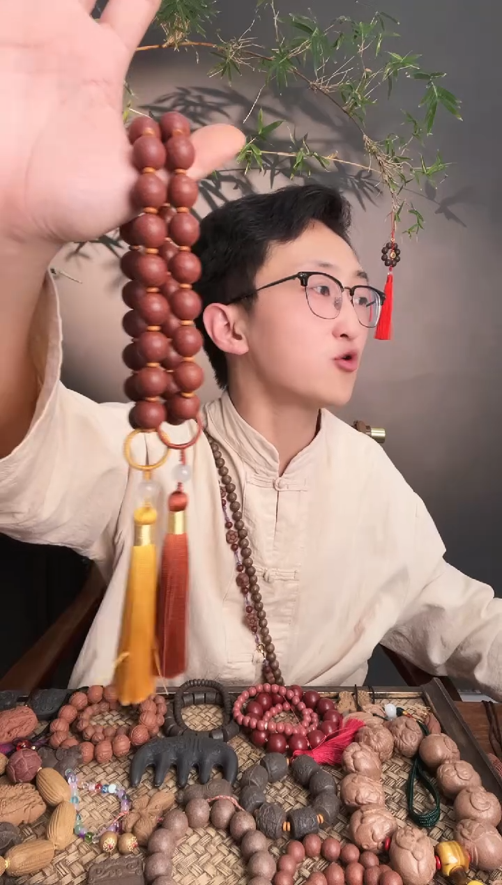 泥塑红麝香方手持1.5