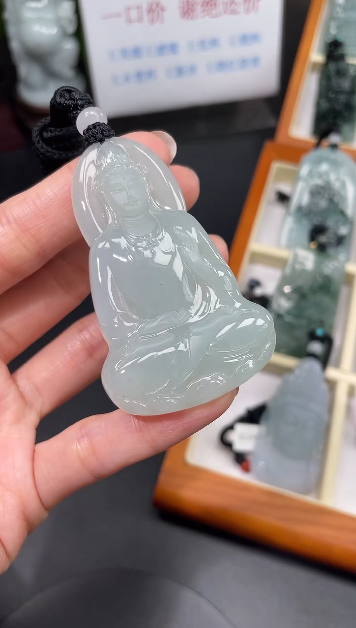 【闪购商品】翡翠颈饰未镶嵌观音