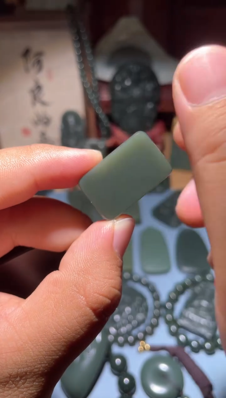 和田玉（青玉）未镶嵌颈饰1