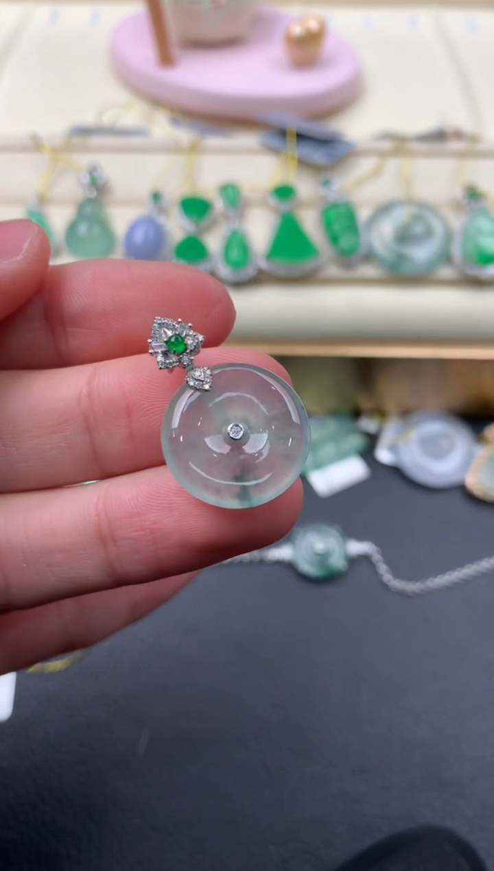 【闪购商品】翡翠颈饰18K金镶嵌A753....