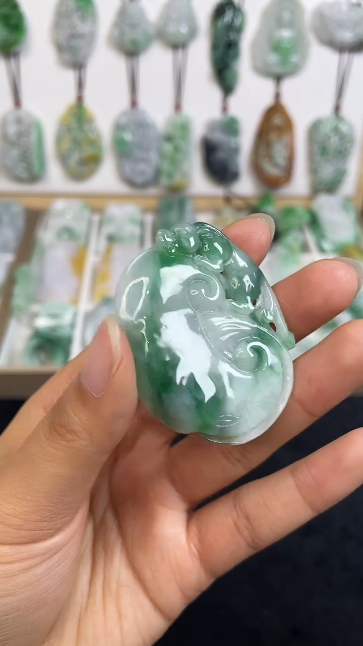 颈饰未镶嵌翡翠1