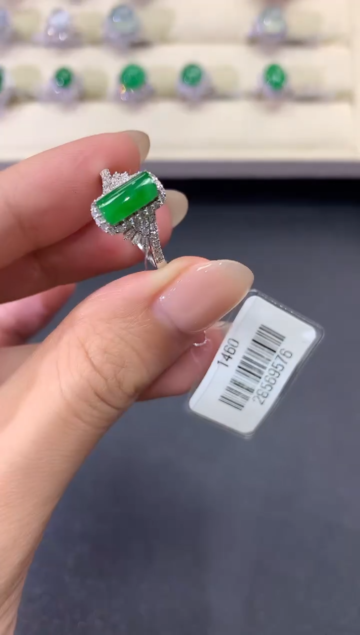 【闪购商品】翡翠戒指18K金镶嵌a186       