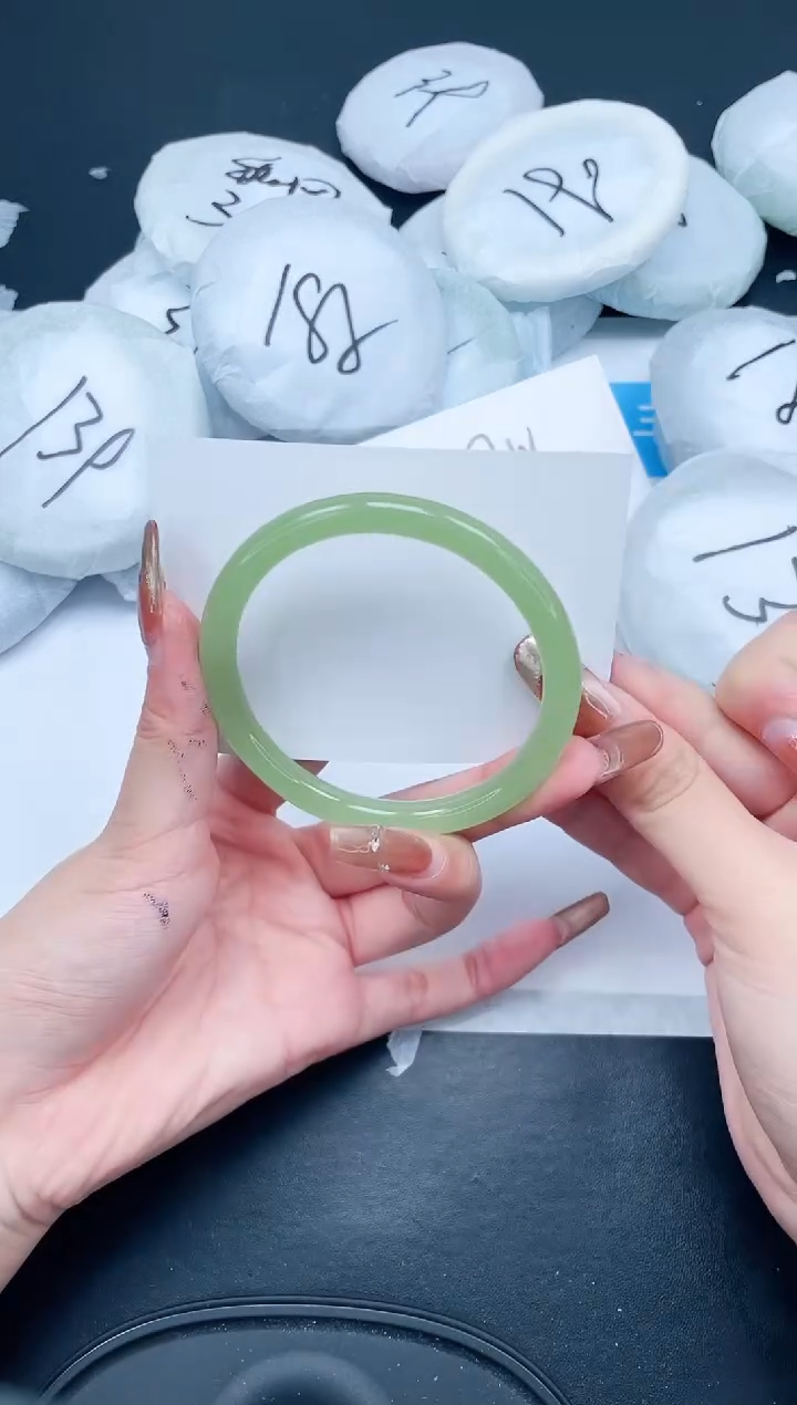 【闪购商品】石英质玉手镯未镶嵌289-60