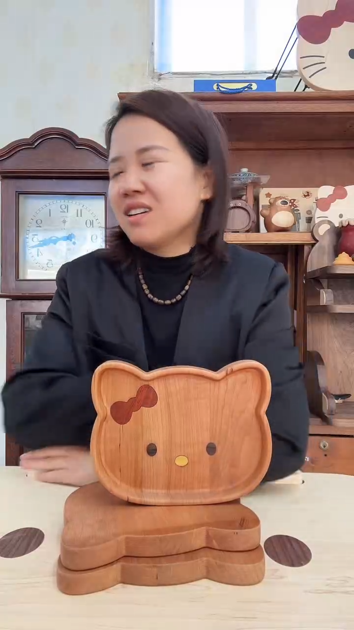 木凯蒂猫盘子  瑕疵