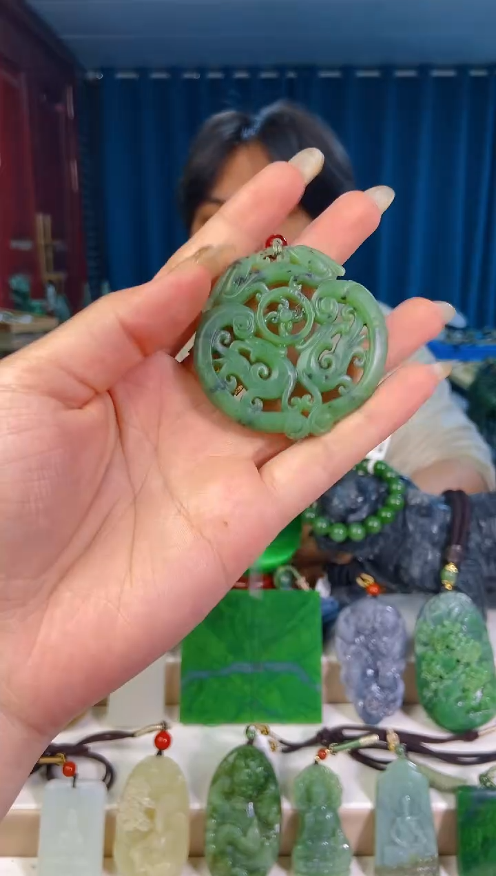 和田玉未镶嵌颈饰1