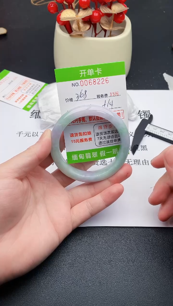 【闪购商品】26女王丽致优雅手镯时尚百搭