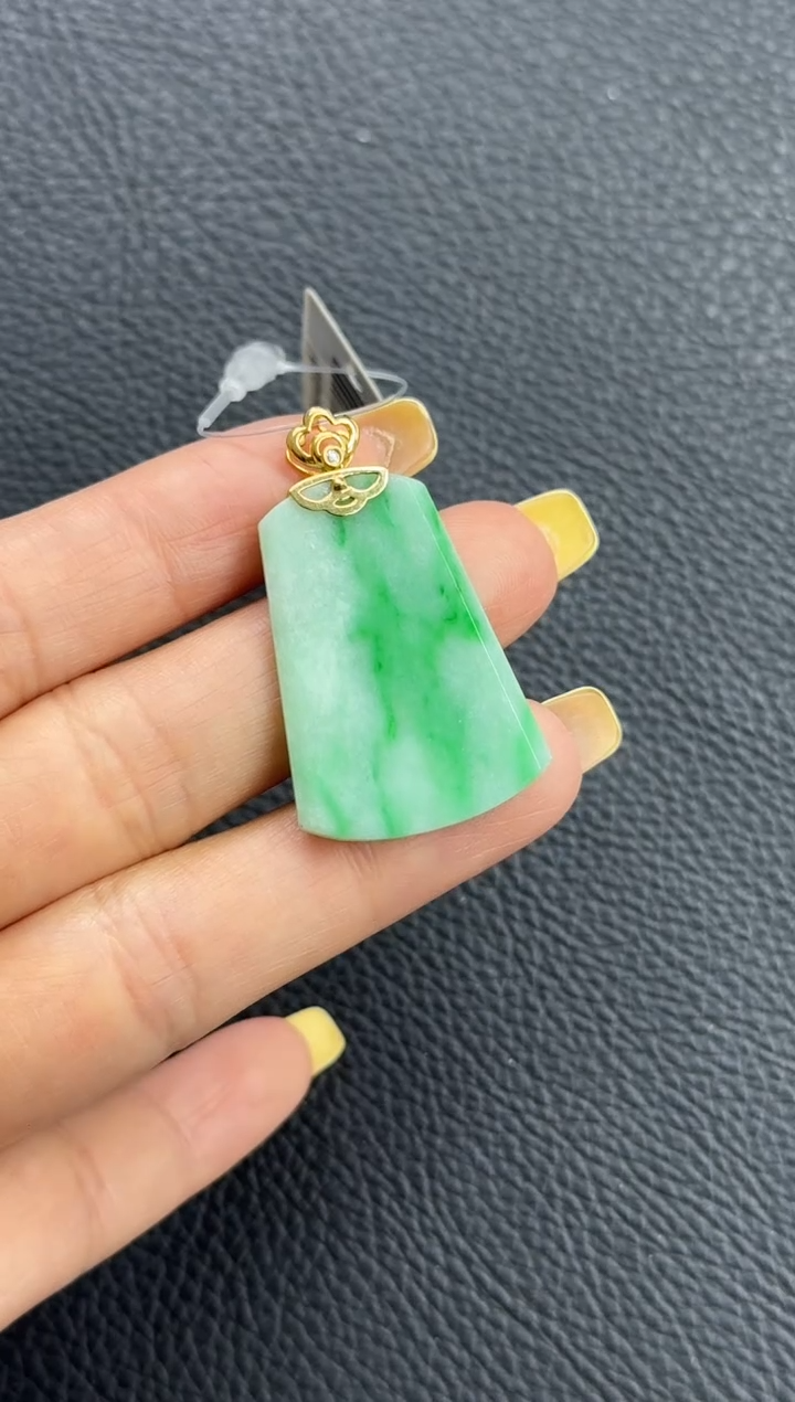 颈饰18K金镶嵌翡翠YM1338-2 无事牌