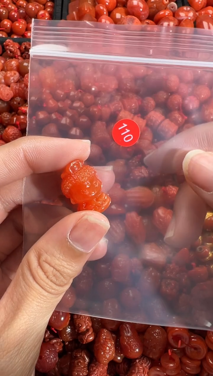 南红玛瑙未镶嵌颈饰1