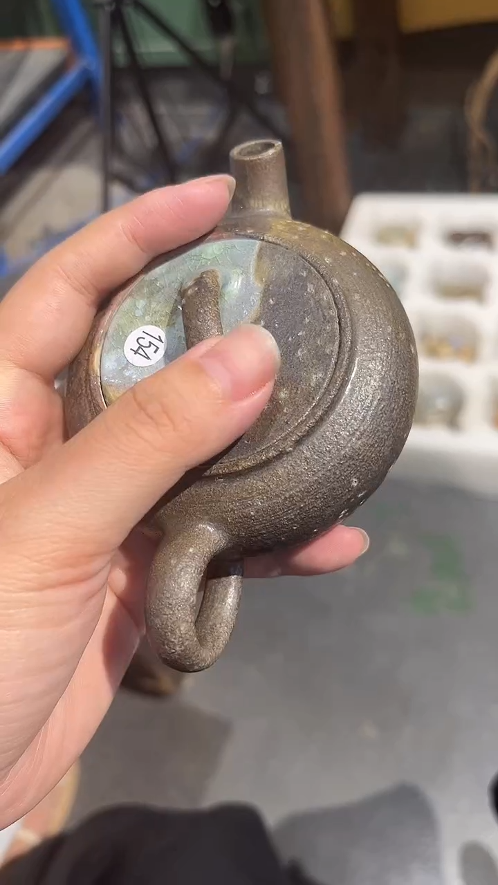 壶154号容量110-120ML金珍珠泥