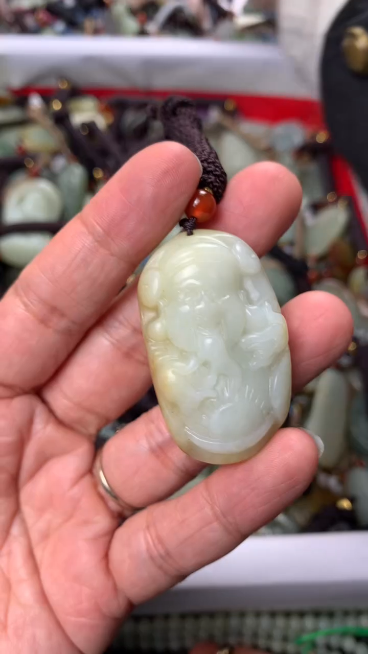 【闪购商品】和田玉颈饰未镶嵌多样性发货没有证书.拍一发一，有瑕
